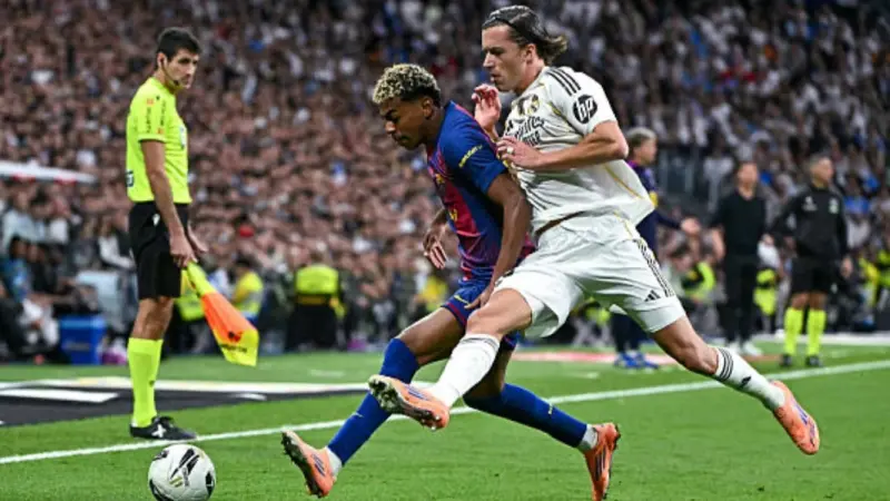 هل استحق ألفارو كاريراس الطرد بعد تدخله "المتأخر" على لامين يامال؟