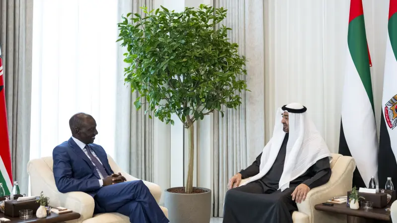 رئيس الإمارات يبحث مع نظيره الكيني تعزيز التعاون بين البلدين والتطورات الإقليمية