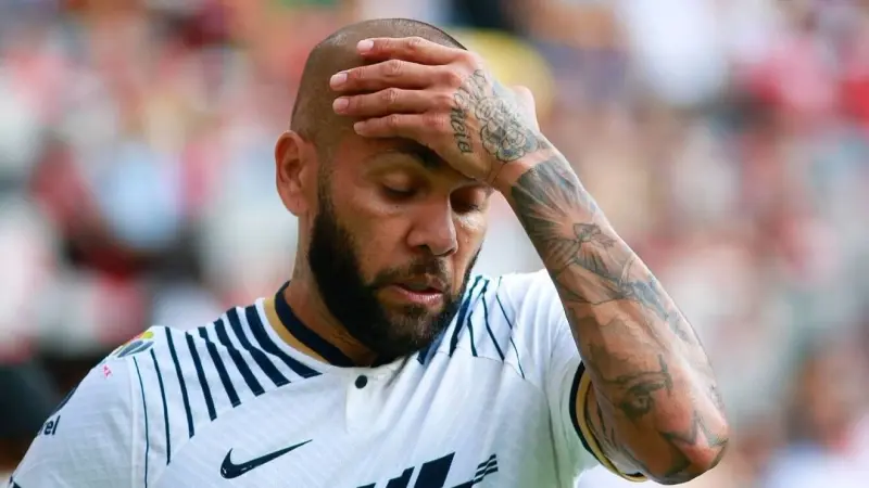 الاشتباه في اعتداء جنسي جديد يطيل إقامة داني ألفيس يظل في السجن