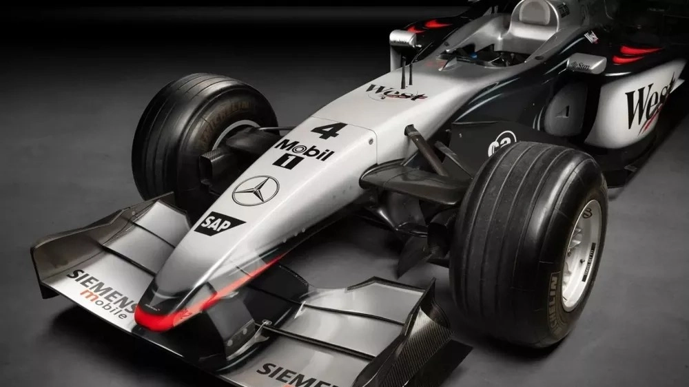 سيارة رايكونن التاريخية مكلارين تعرض للبيع في مزاد باريس 