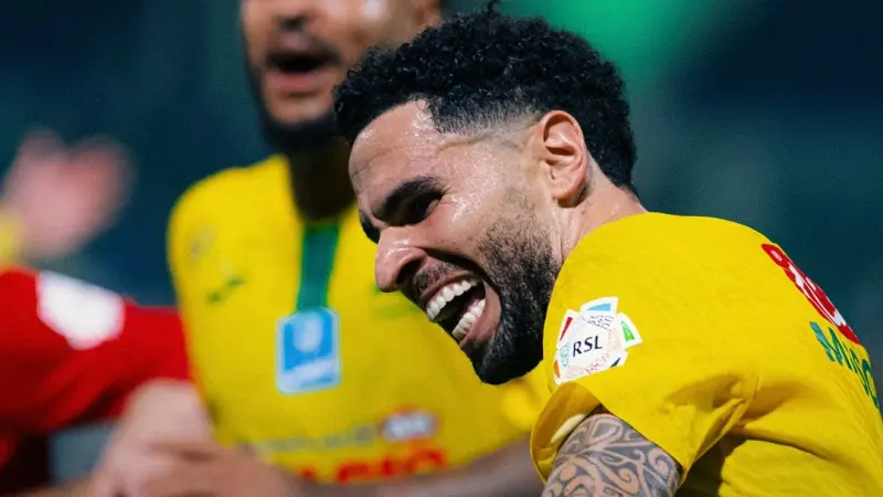 الدوري السعودي - ريمونتادا تاريخية للخليج على الفتح وحسرة لجمال السلامي