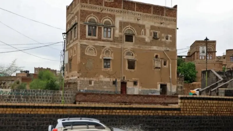 صاعقة رعدية قتلت عددا من الأشخاص في اليمن.. قلق يعم الشارع
