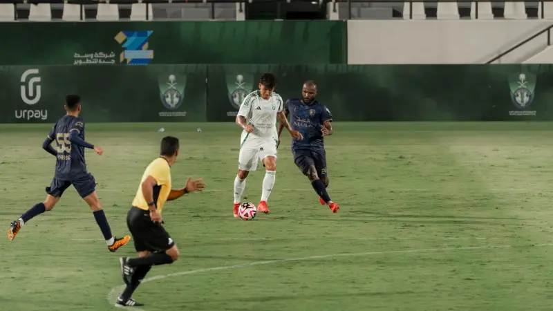 القنوات الناقلة لمباراة الأهلي والرائد في الدوري السعودي مع الموعد والتشكيلة