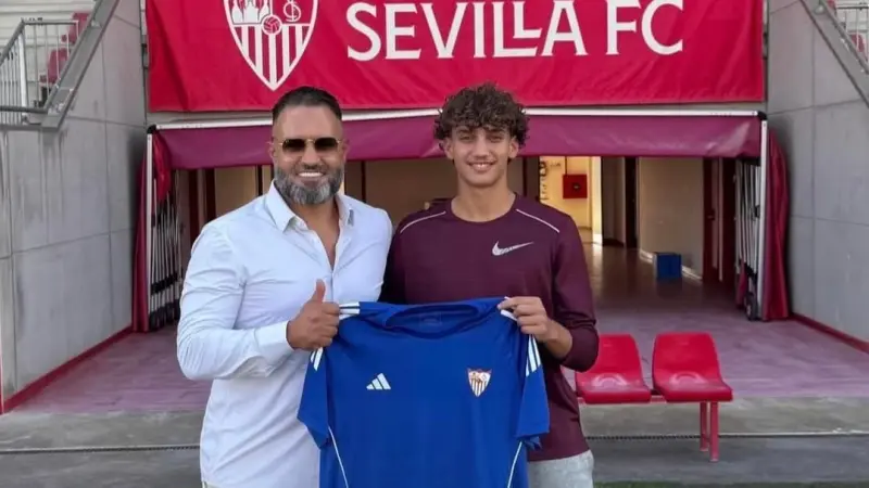 ريان أزواغ يختار إشبيلية محطة جديدة.. هل يقتفي أثر بونو؟