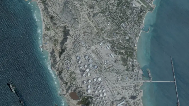 فيديو - "تكاليف صادمة".. ترامب يتراجع عن "محو" جزيرة خرج