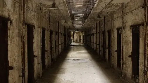 بريطانيا تضع الأطفال طالبي اللجوء في السجن مع مرتكبي الجرائم الجنسية