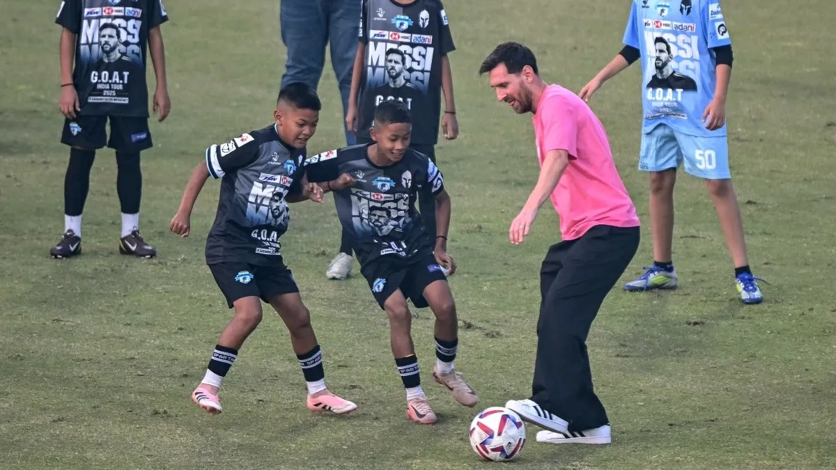 بعد الفوضى.. ميسي ينهي جولته في الهند في أجواء إيجابية 