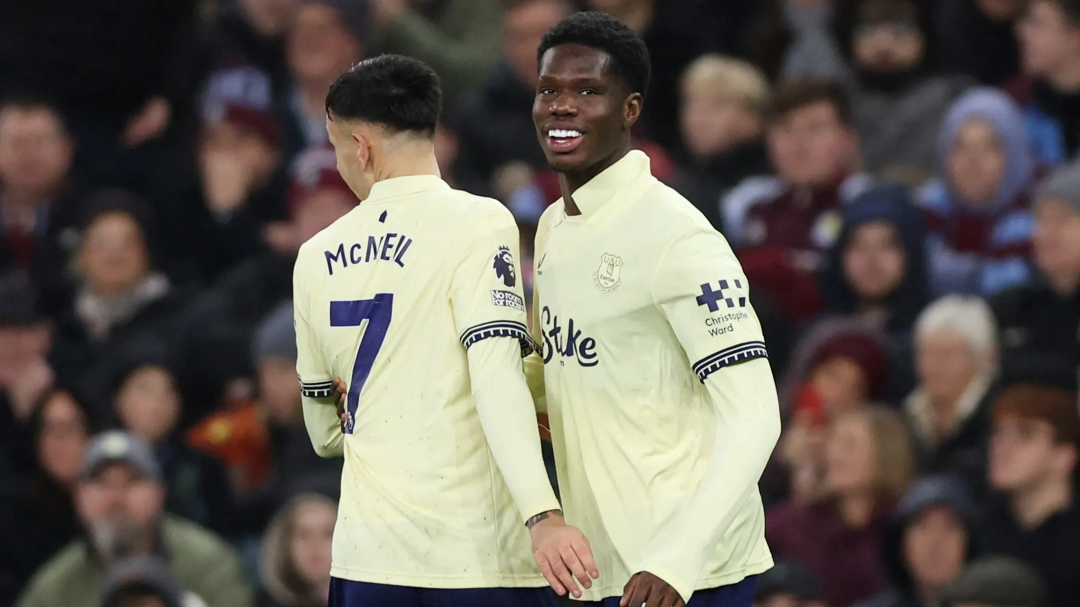 الدوري الإنجليزي - إيفرتون يمنع أستون فيلا من الوصافة بعد فوز ثمين 