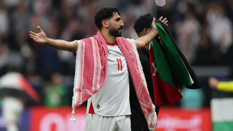 فريق سعودي يزاحم الأهلي المصري على نجم الأردن يزن النعيمات