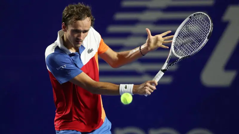 هل يتخلى مدفيديف عن جنسيته الروسية بسبب الحرب؟