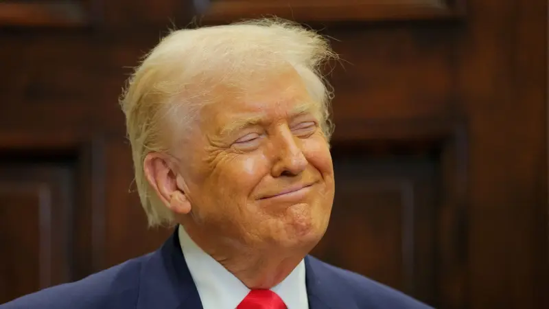 "ترامب يصّعد خطابه ضد المهاجرين ويصف الصوماليين بـ"القمامة