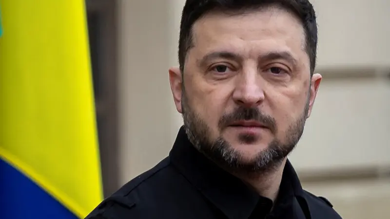 تقرير: تعيينات زيلينسكي للمقربين منه تُنذر بكارثة عسكرية