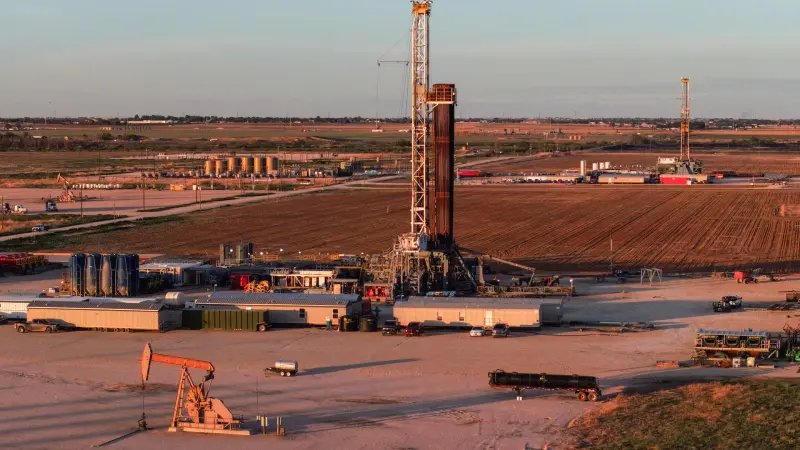 أسعار النفط ترتفع في أول يوم تداول لعام 2026