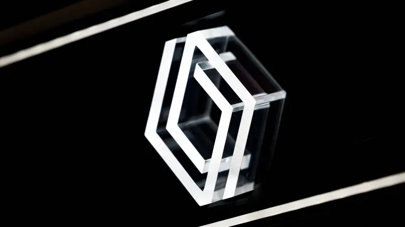 "رينو" تبيع 2.5% من حصتها في "نيسان"