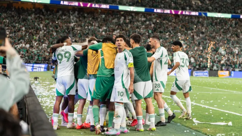 غيابات وقائمة تشكيلة الأهلي اليوم أمام التعاون في الدوري السعودي.. الراقي بصفوف مكتملة