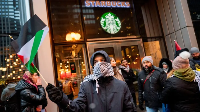 كيف عزّزت حرب غزة حركة منافسي "ستاربكس" و"ماكدونالدز" في الشرق الأوسط؟