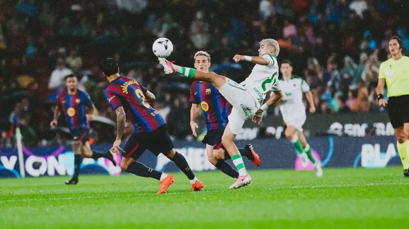 المغربي ياسر زبيري يخطف الأنظار في الدوري الإسباني مع سانتاندير (أ ف ب) المغربي ياسر زبيري يخطف الأنظار في الدوري الإسباني مع سانتاندير (أ ف ب)