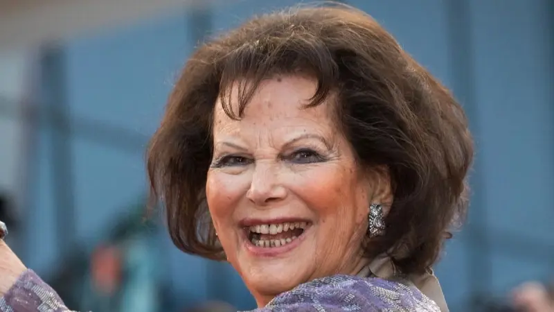 من هي كلوديا كاردينالي وسبب وفاتها؟ صديقة عمر الشريف