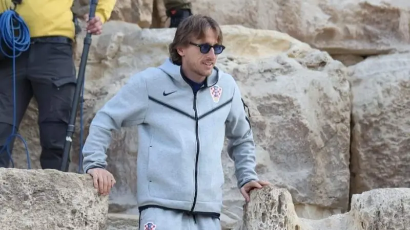 فيديو وصور - مودريتش ينثر سحره أمام الأهرامات مع لاعبي كرواتيا