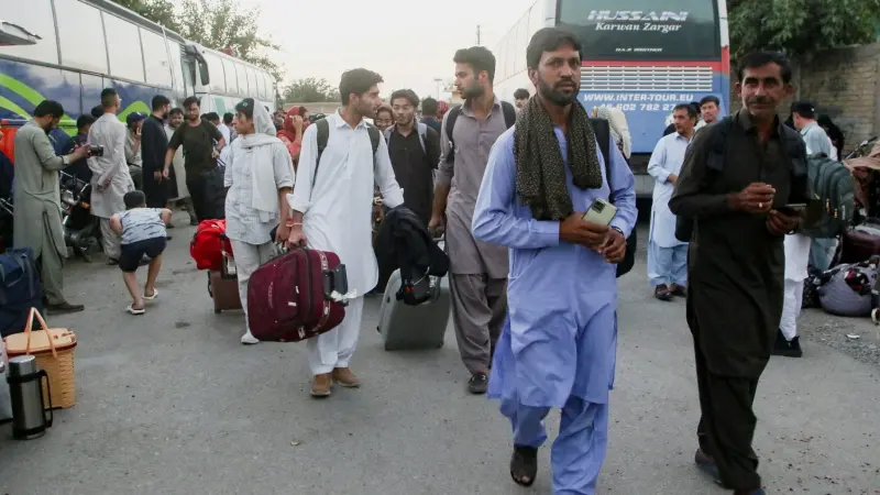 باكستان تُغلق حدودها مع إيران وتدق ناقوس الخطر