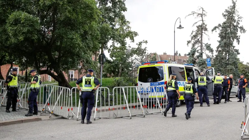 وسط أزمة حرق المصاحف.. السويد تدرس إجراءات أمنية لحماية مواطنيها