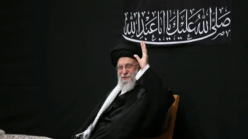 إعدام من يهدّد خامنئي.. فتوى تلقى تأييد كبار علماء الدين في إيران