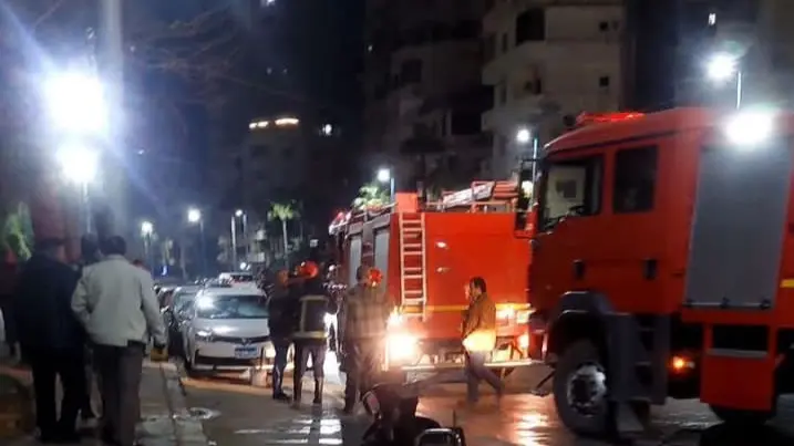 مصر..  ما أسباب حريق مركب بحري في الإسكندرية؟