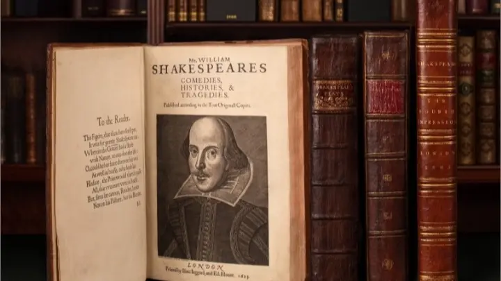عرض النسخة الأولى من أعمال شكسبير الكاملة للبيع في أبوظبي