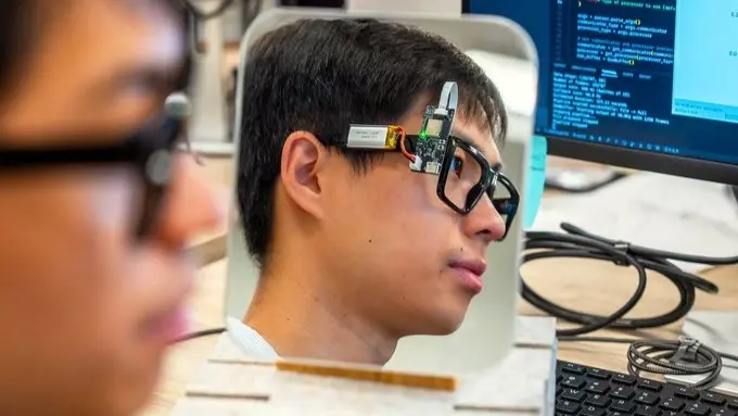 ابتكار نظارات ذكية تتعقب صحتك من رمشة العين