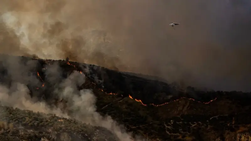 لليوم الرابع.. اليونان تكافح حريقاً ضخماً