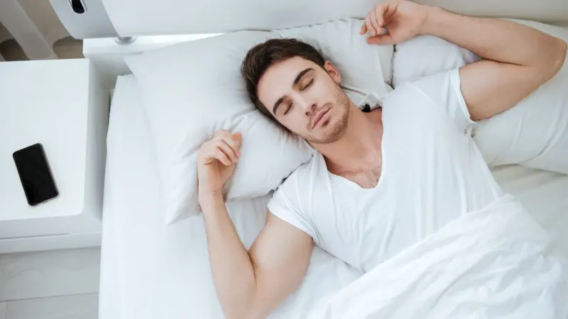 الظهر والبطن والجانب.. ما مزايا وعيوب كلّ وضعية نوم؟