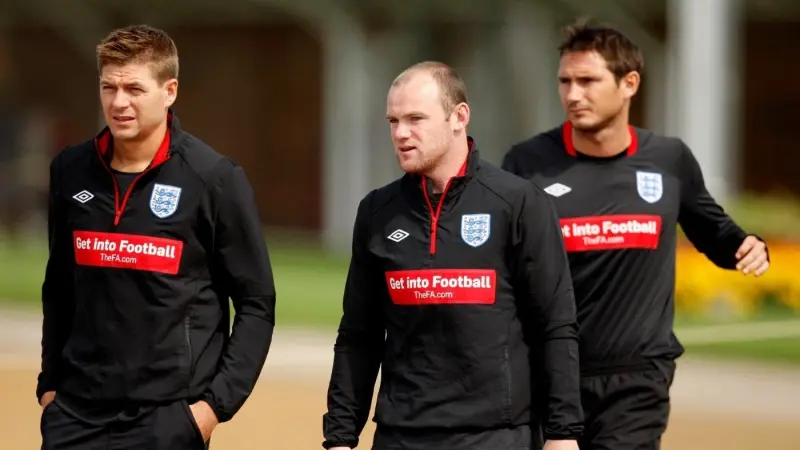 جيرارد يشن هجومًا لاذعًا على جيله في منتخب الإنجليزي.. ما القصة؟