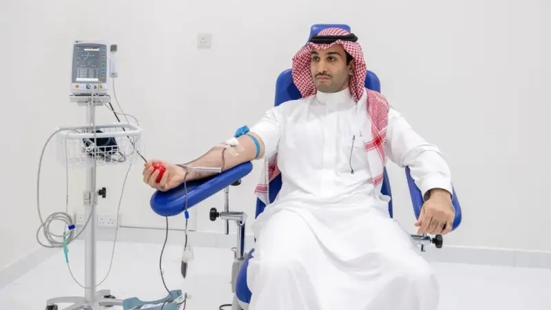 نائب أمير الجوف يتبرّع بالدم.. ما نعرفه عن الأمير متعب بن مشعل