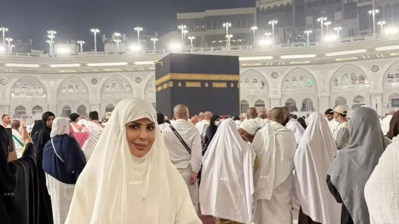 بعد البراءة.. صور إلهام الفضالة من أمام الكعبة تتصدر الترند