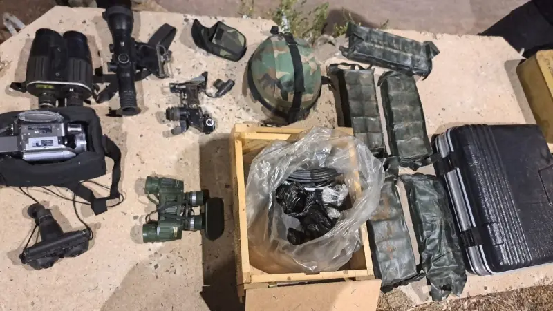 إعلام عبري: الكشف عن شبكة تهريب أسلحة من سوريا لإسرائيل