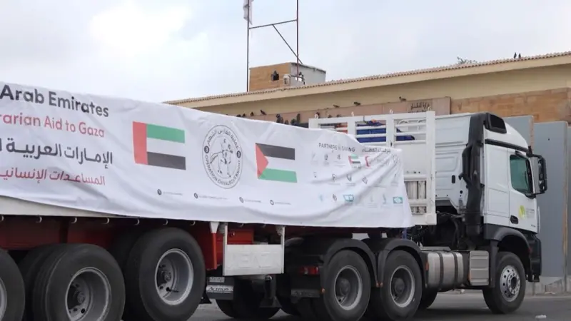 5 قوافل مساعدات إماراتية تدخل إلى قطاع غزة ضمن عملية "الفارس الشهم 3"