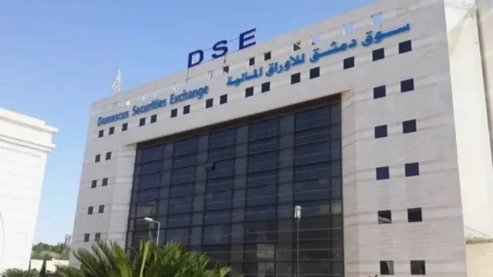 سعر الدولار مقابل الليرة السورية بالسوق السوداء يتداول فوق 12 ألف