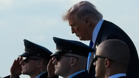 related_news_inside_blogsهدّد ترامب بصورة غريبة.. تفاصيل محاكمة مدير "إف بي آي" السابق