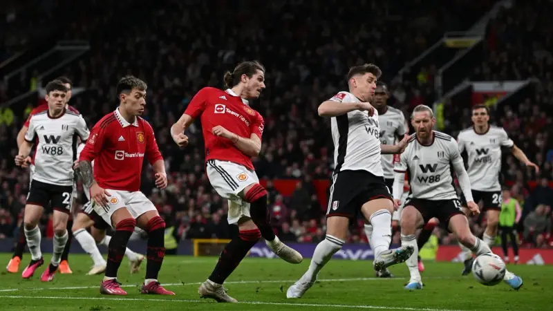 فيديو - مانشستر يونايتد إلى نصف نهائي كأس الاتحاد الإنجليزي بفوز مثير على فولهام