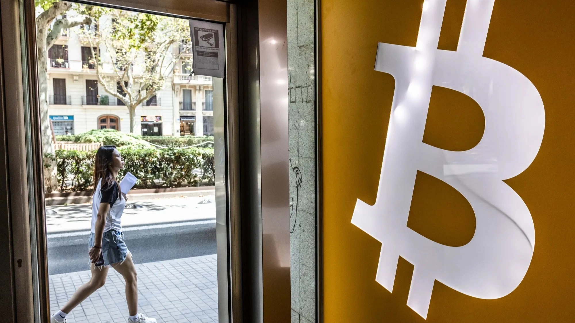 ارتفاعات جماعية في العملات المشفرة.. وهذا سعر البيتكوين الآن 