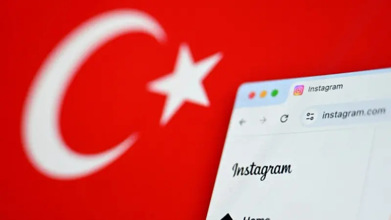 قانون تركي جديد يحظر مواقع التواصل الاجتماعي لمن هم دون الـ15