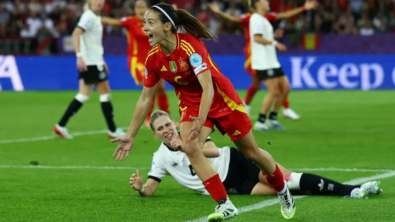 أفضل لاعبة في العالم تقود إسبانيا لنهائي اليورو بعد الفوز على ألمانيا