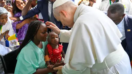 البابا يتجه إلى أنغولا في محطته الإفريقية الـ3