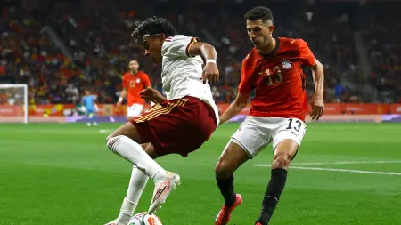 related_news_inside_blogsفيديو - هتافات عنصرية من جماهير إسبانيا ضد النشيد المصري تثير الجدل