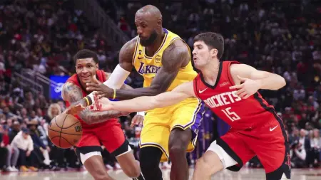 related_news_inside_blogsدونتشيتش وجيمس يقودان ليكرز لإسقاط روكتس