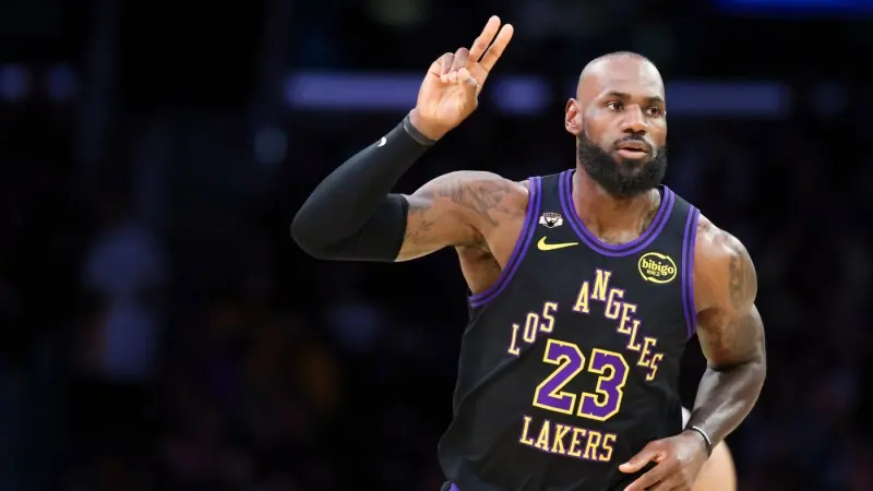 ليبرون جيمس يحصد جائزة لاعب الأسبوع للمرة الـ70 في مسيرته