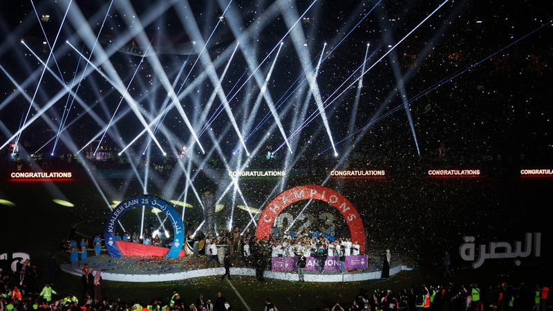 عراقي يطلب يد حبيبته للزواج في "خليجي 25".. ما قصتهما؟