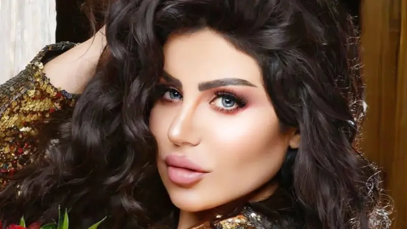 حليمة بولند تؤدي مناسك العمرة.. والمكياج يثير الجدل