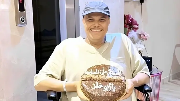 "صاروخ" بتر جزءا من قدمه.. الفنان حسن إسكندراني ينجو من حادث مميت