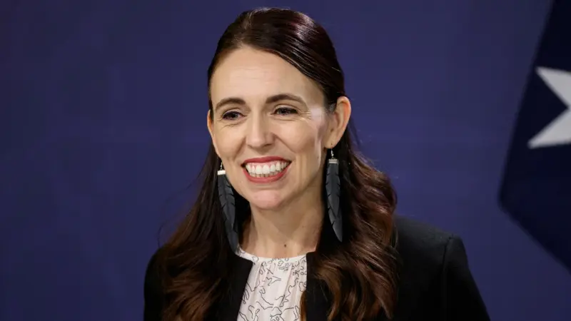 صور - بعد سنوات من التأخير.. رئيسة وزراء نيوزيلندا السابقة تعقد قرانها